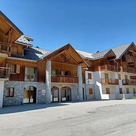 Apartment Confortable A 300m Des Pistes Avec Terrasse Et Parking - Fr-1-618-25 *